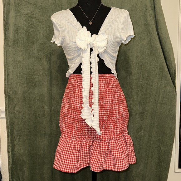 Sienna Sky Dresses & Skirts - Checkered ribbed stretch ruffled bottom skirt  ❤️🤍